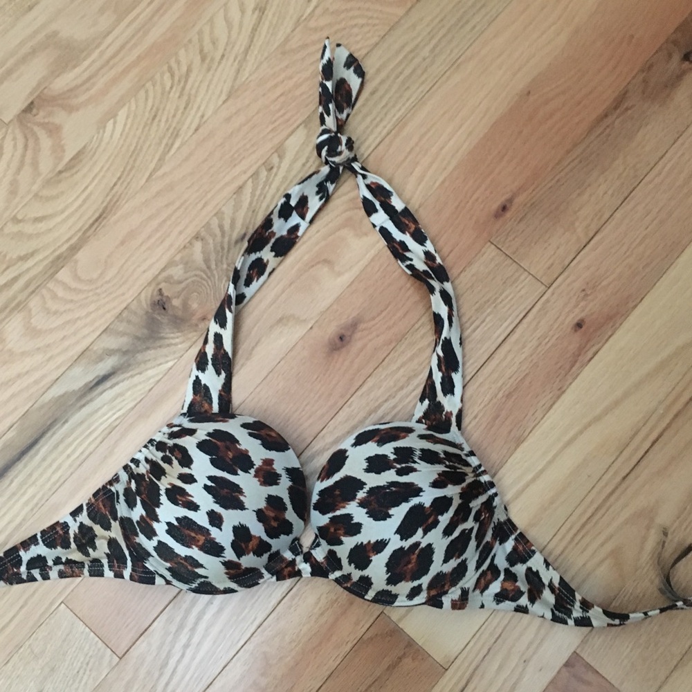 Victoria Secret add two cup sizes 32A/XS bottoms